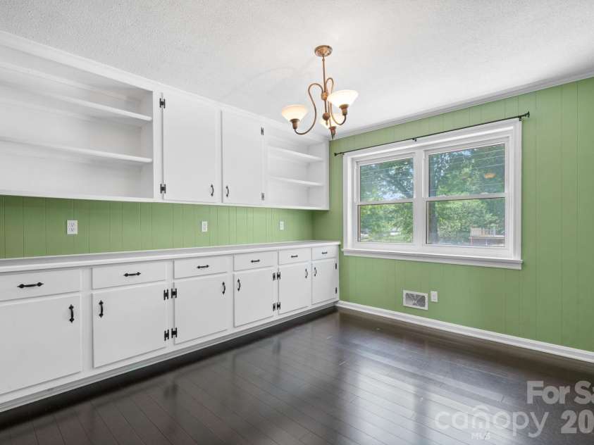 1341 26th Street, Hickory, NC 28602.  MLS# CAR4371574, YatesRealty ID 19116. 