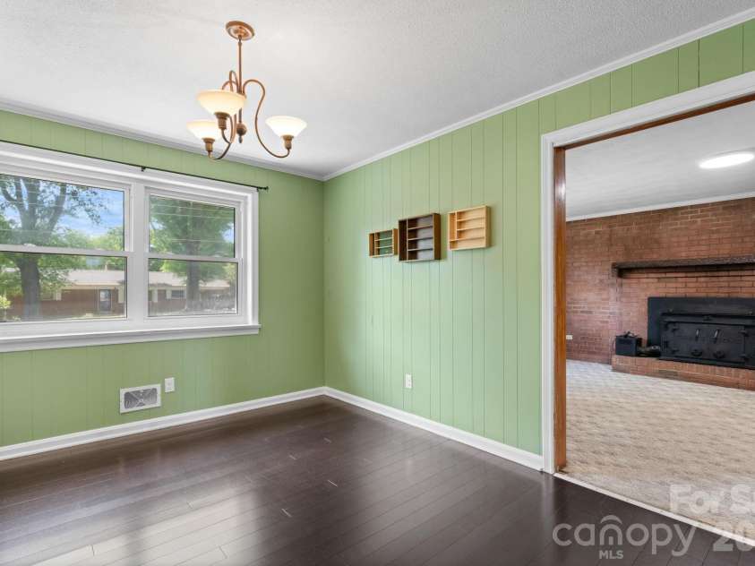 1341 26th Street, Hickory, NC 28602.  MLS# CAR4371574, YatesRealty ID 19116. 