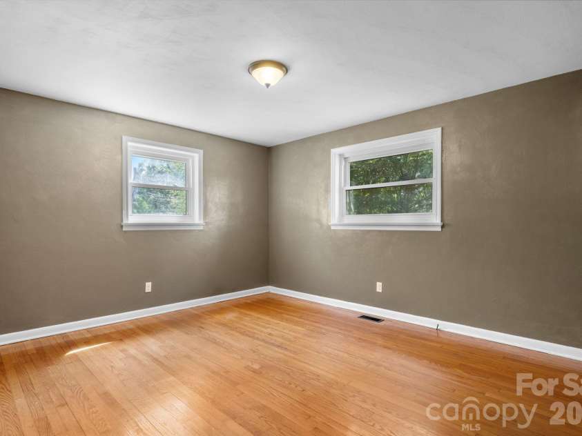 1341 26th Street, Hickory, NC 28602.  MLS# CAR4371574, YatesRealty ID 19116. 