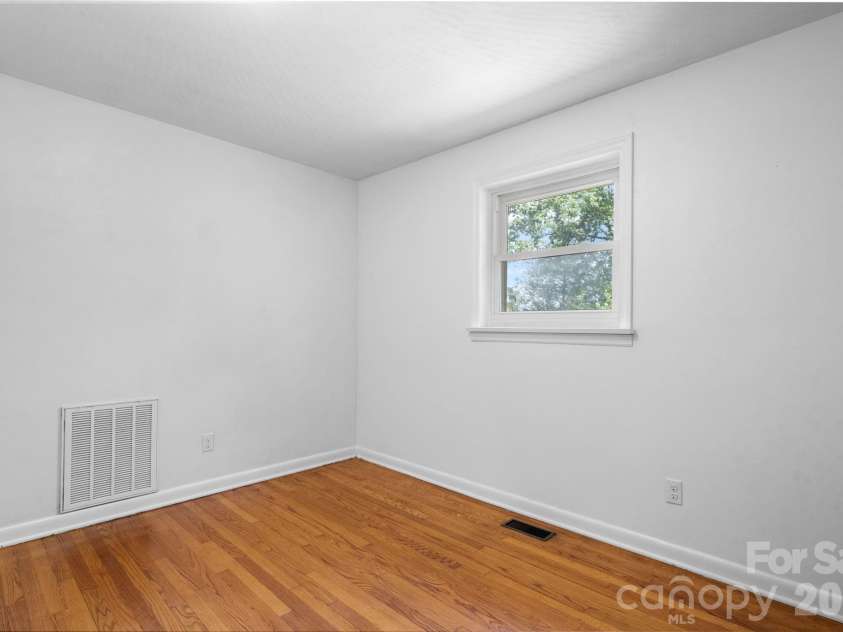 1341 26th Street, Hickory, NC 28602.  MLS# CAR4371574, YatesRealty ID 19116. 