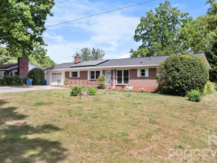 1341 26th Street, Hickory, NC 28602.  MLS# CAR4371574, YatesRealty ID 19116. 