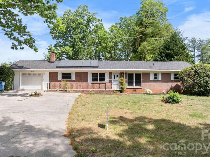 1341 26th Street, Hickory, NC 28602.  MLS# CAR4371574, YatesRealty ID 19116. 