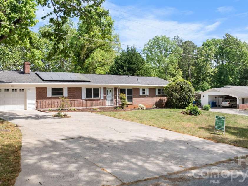 1341 26th Street, Hickory, NC 28602.  MLS# CAR4371574, YatesRealty ID 19116. 