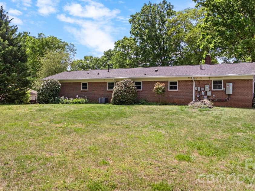1341 26th Street, Hickory, NC 28602.  MLS# CAR4371574, YatesRealty ID 19116. 
