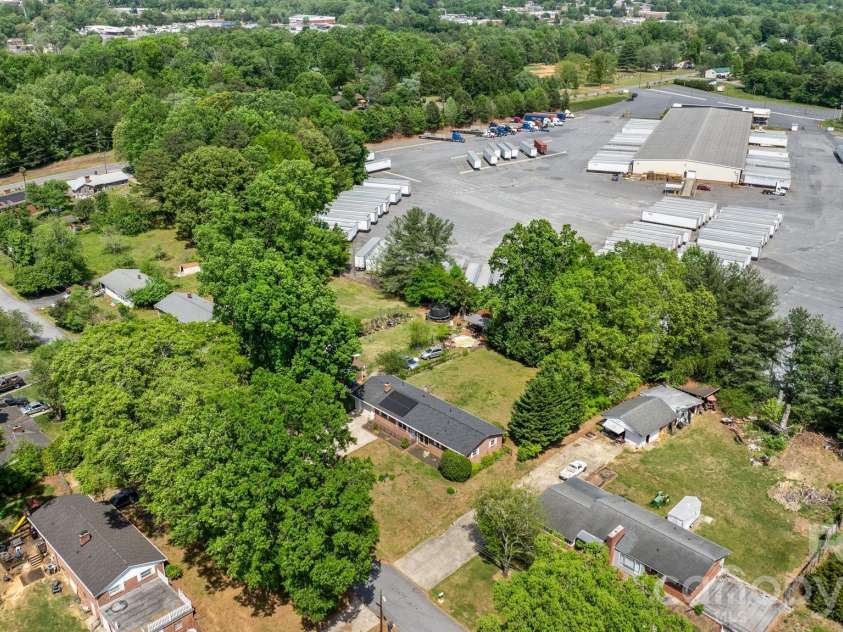 1341 26th Street, Hickory, NC 28602.  MLS# CAR4371574, YatesRealty ID 19116. 