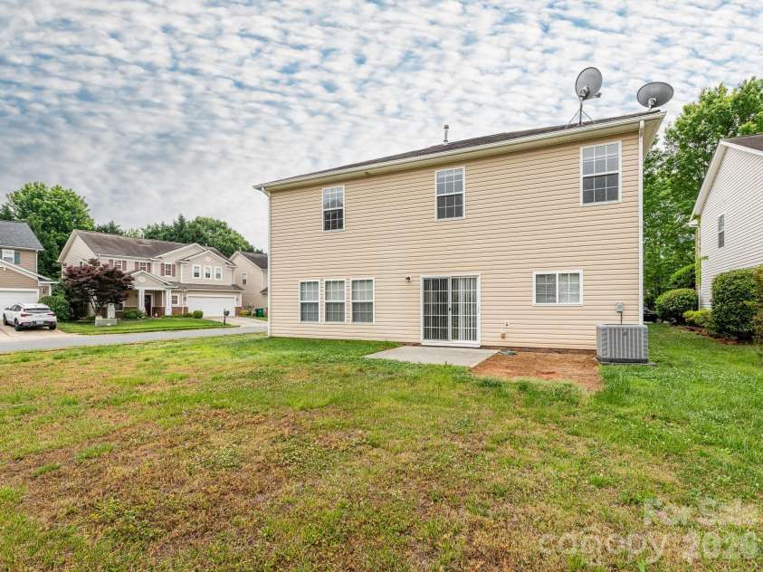 6602 Latherton Lane, Charlotte, NC 28278.  MLS# CAR4370164, YatesRealty ID 19117. 