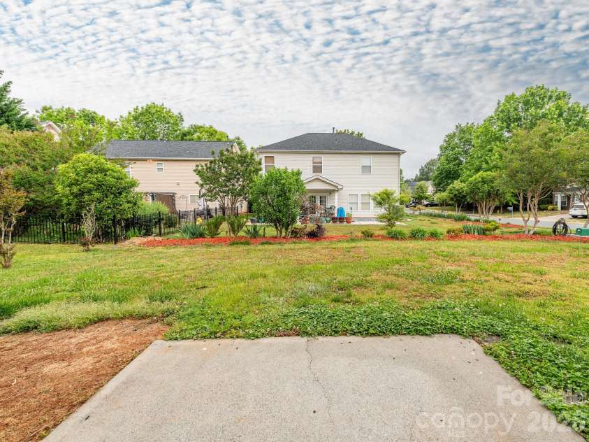 6602 Latherton Lane, Charlotte, NC 28278.  MLS# CAR4370164, YatesRealty ID 19117. 