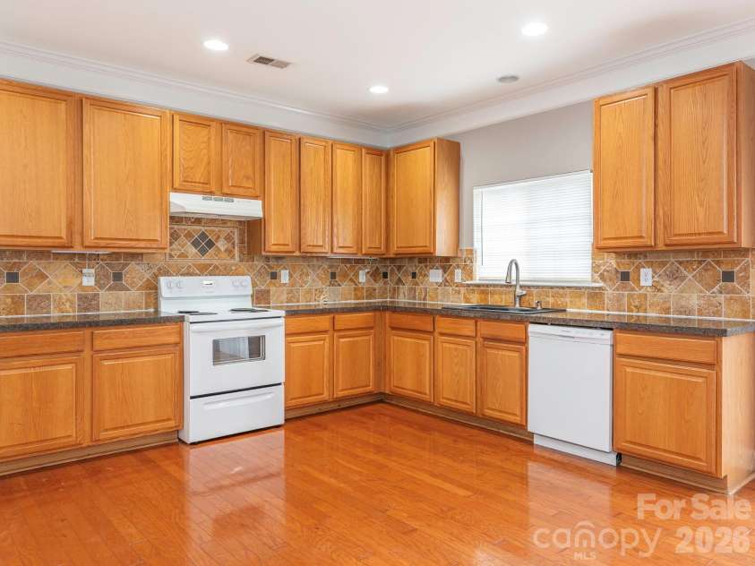 6602 Latherton Lane, Charlotte, NC 28278.  MLS# CAR4370164, YatesRealty ID 19117. 