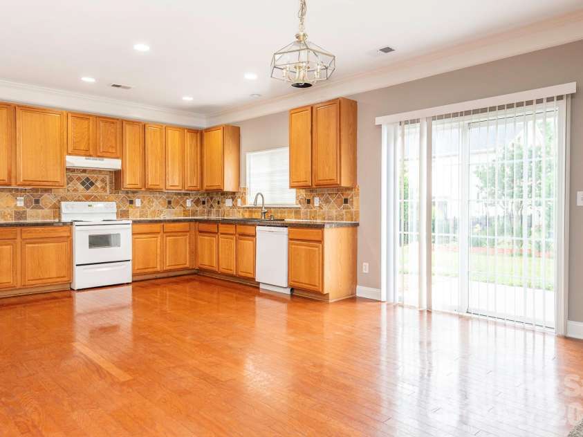 6602 Latherton Lane, Charlotte, NC 28278.  MLS# CAR4370164, YatesRealty ID 19117. 