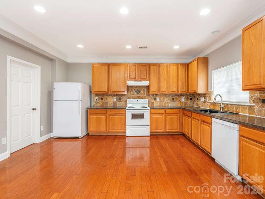 6602 Latherton Lane, Charlotte, NC 28278.  MLS# CAR4370164, YatesRealty ID 19117. 