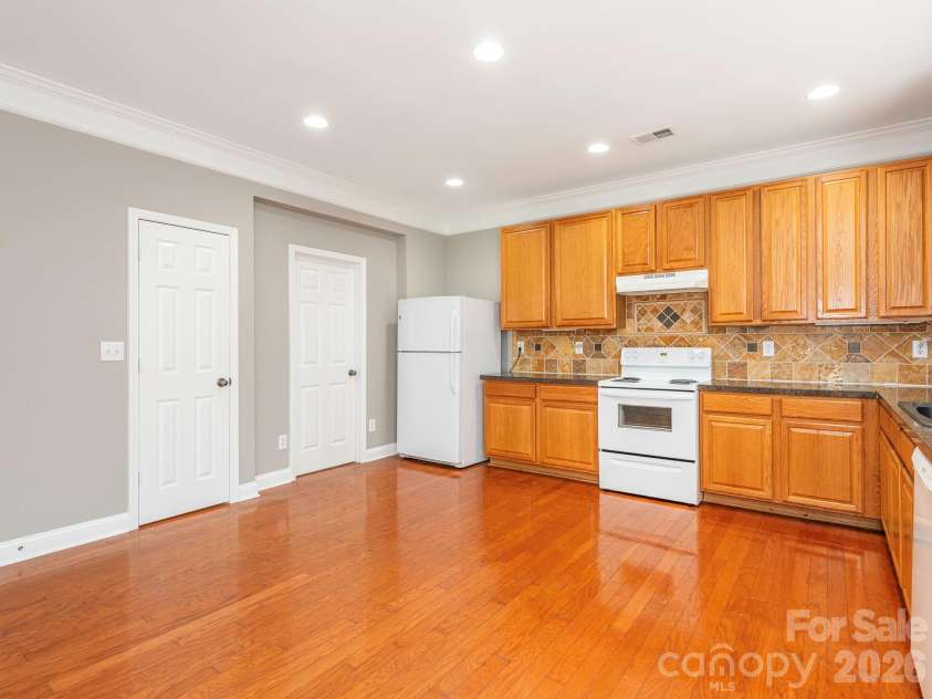 6602 Latherton Lane, Charlotte, NC 28278.  MLS# CAR4370164, YatesRealty ID 19117. 
