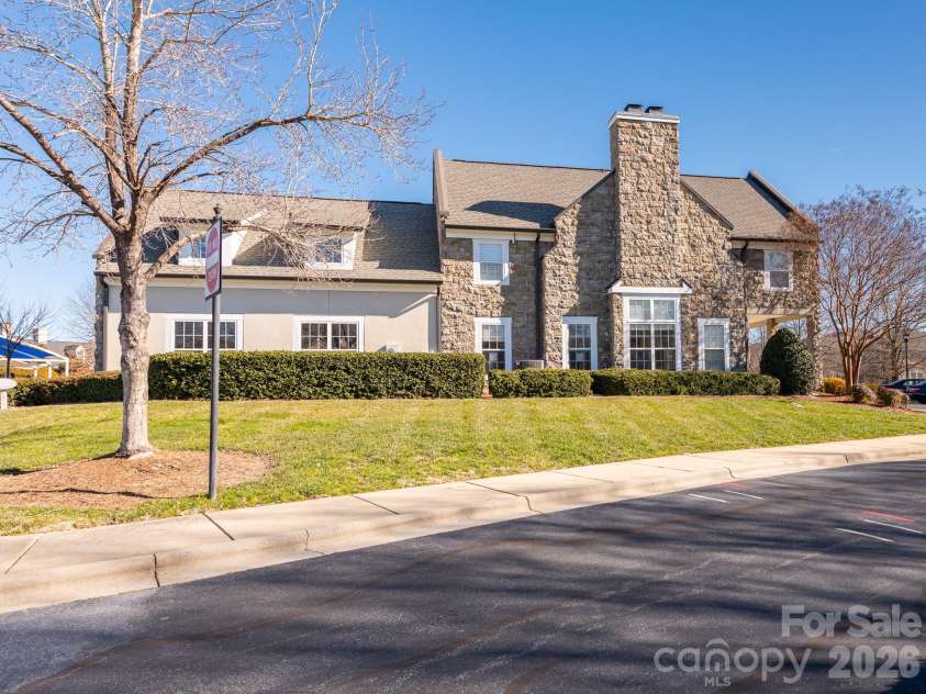6602 Latherton Lane, Charlotte, NC 28278.  MLS# CAR4370164, YatesRealty ID 19117. 