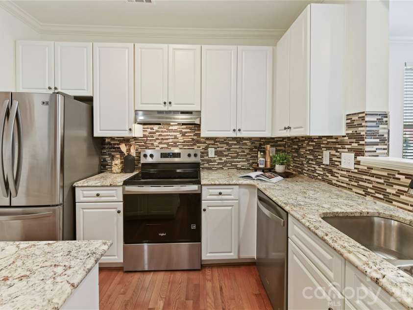 503 9th Street, Charlotte, NC 28202.  MLS# CAR4341146, YatesRealty ID 19118. 