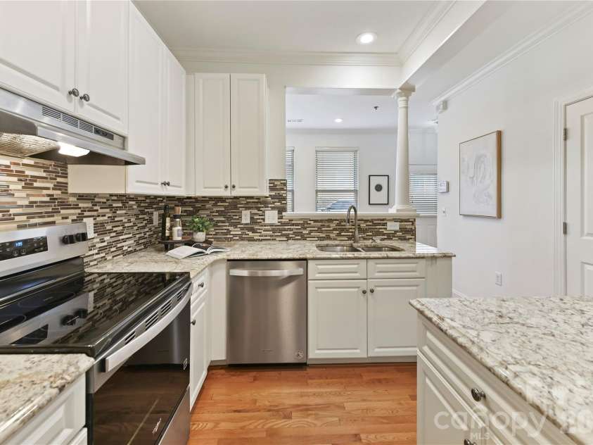 503 9th Street, Charlotte, NC 28202.  MLS# CAR4341146, YatesRealty ID 19118. 