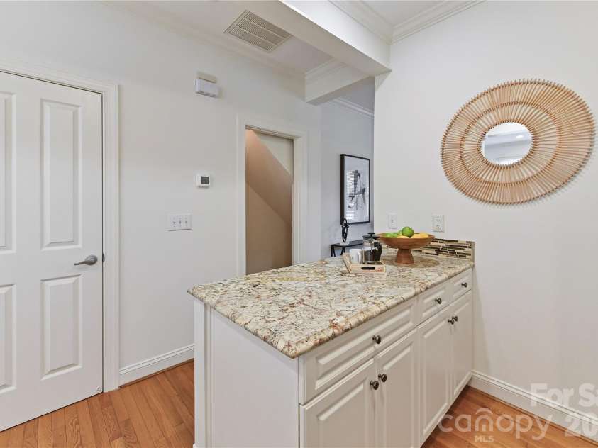 503 9th Street, Charlotte, NC 28202.  MLS# CAR4341146, YatesRealty ID 19118. 