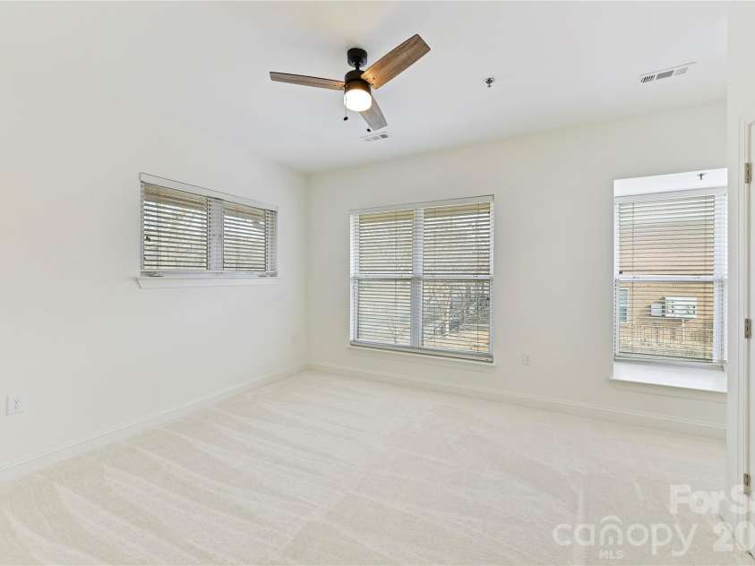 503 9th Street, Charlotte, NC 28202.  MLS# CAR4341146, YatesRealty ID 19118. 