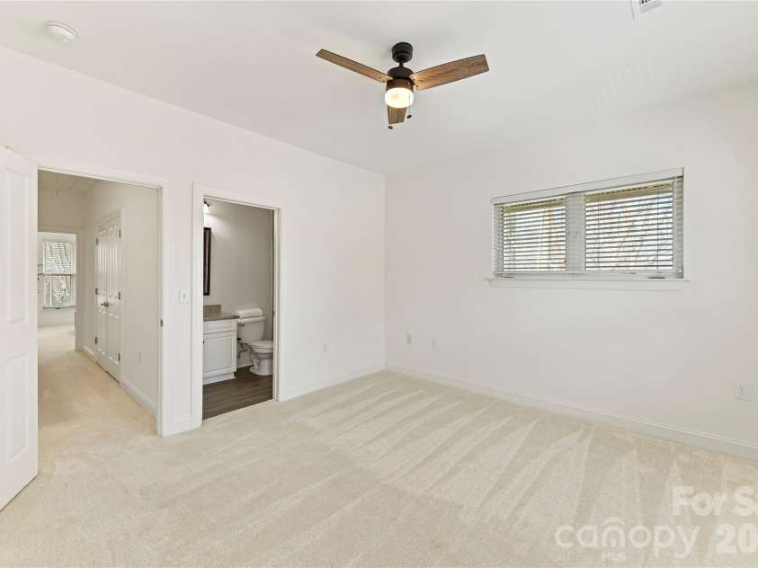 503 9th Street, Charlotte, NC 28202.  MLS# CAR4341146, YatesRealty ID 19118. 