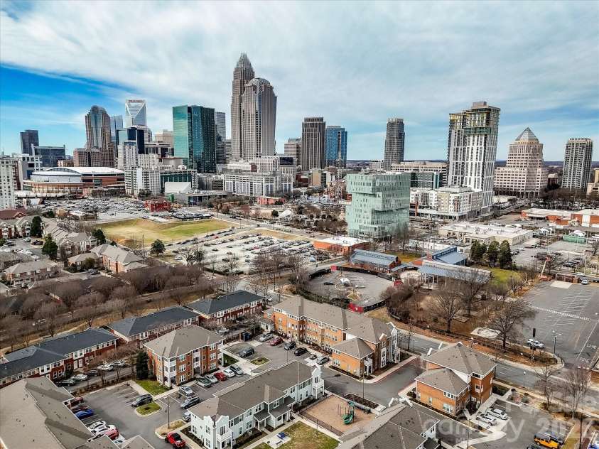 503 9th Street, Charlotte, NC 28202.  MLS# CAR4341146, YatesRealty ID 19118. 