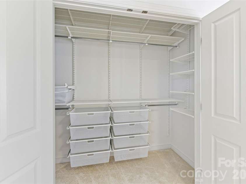 503 9th Street, Charlotte, NC 28202.  MLS# CAR4341146, YatesRealty ID 19118. Custom Closets
