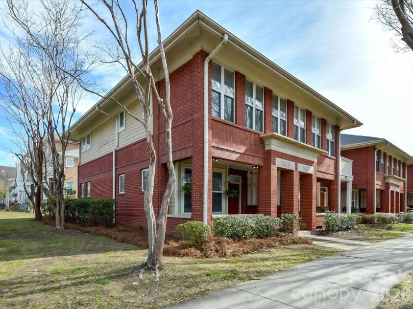 503 9th Street, Charlotte, NC 28202.  MLS# CAR4341146, YatesRealty ID 19118. Great Corner Location