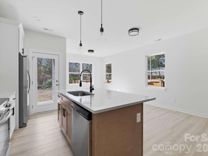 659 Stillgreen Lane, Charlotte, NC 28214.  MLS# CAR4356010, YatesRealty ID 19119. Kitchen