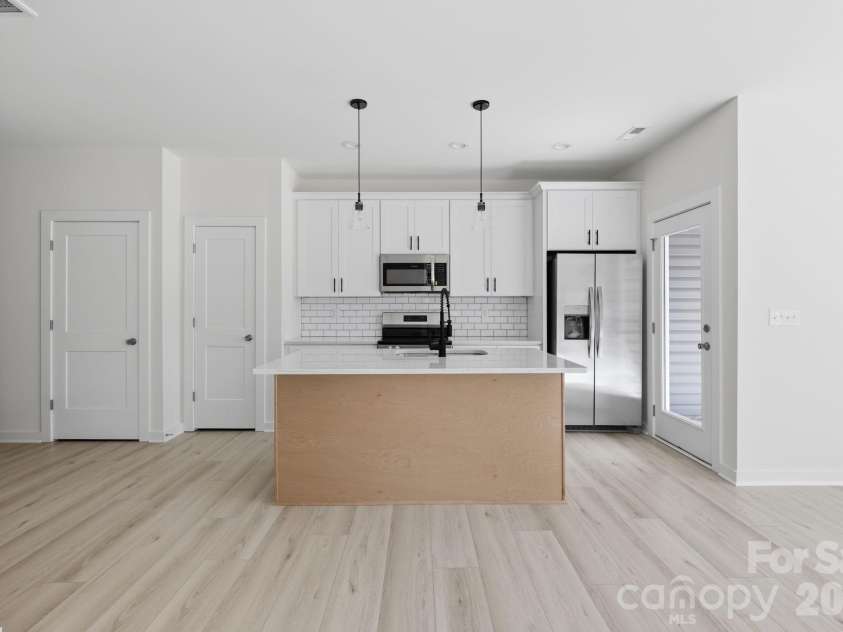 659 Stillgreen Lane, Charlotte, NC 28214.  MLS# CAR4356010, YatesRealty ID 19119. Kitchen