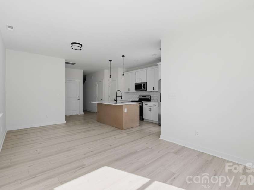 659 Stillgreen Lane, Charlotte, NC 28214.  MLS# CAR4356010, YatesRealty ID 19119. Main Living Area