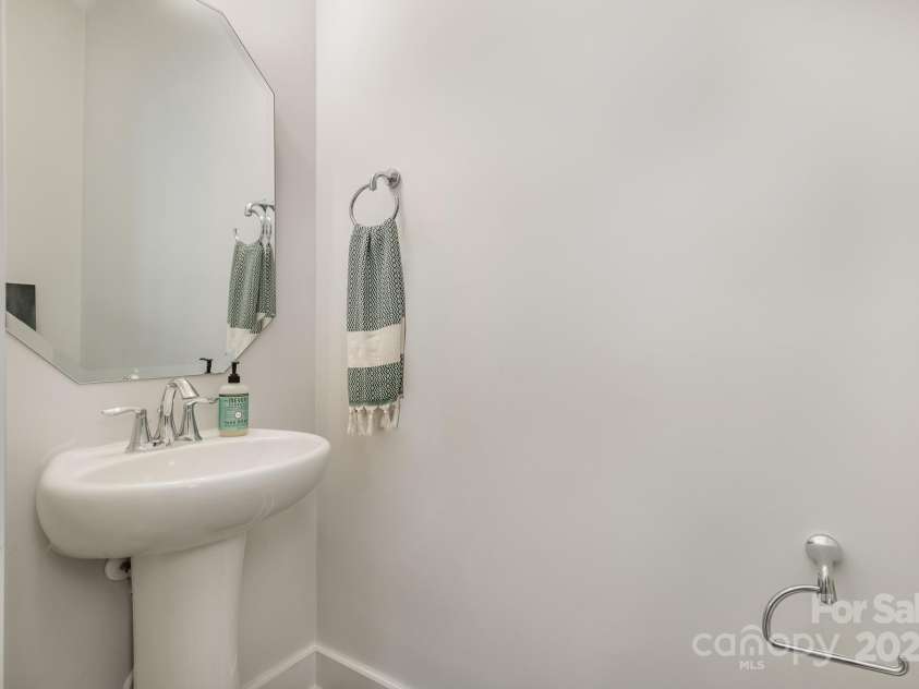 235 Bruns Avenue, Charlotte, NC 28208.  MLS# CAR4331116, YatesRealty ID 1912. 