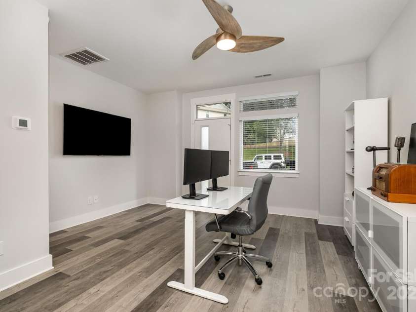 235 Bruns Avenue, Charlotte, NC 28208.  MLS# CAR4331116, YatesRealty ID 1912. 