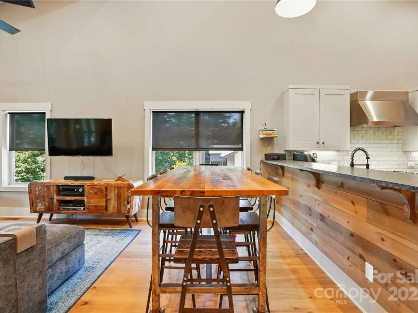 16525 Tulloch Road, Charlotte, NC 28278.  MLS# CAR4267483, YatesRealty ID 19120. 