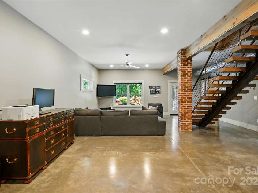 16525 Tulloch Road, Charlotte, NC 28278.  MLS# CAR4267483, YatesRealty ID 19120. 