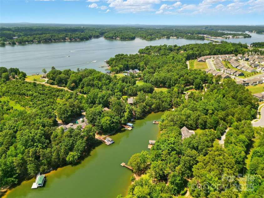 16525 Tulloch Road, Charlotte, NC 28278.  MLS# CAR4267483, YatesRealty ID 19120. Close to shopping & dining, yet tucked away for that “away from it all” feel—this home is perfect for outdoor lovers and those seeking something truly unique
