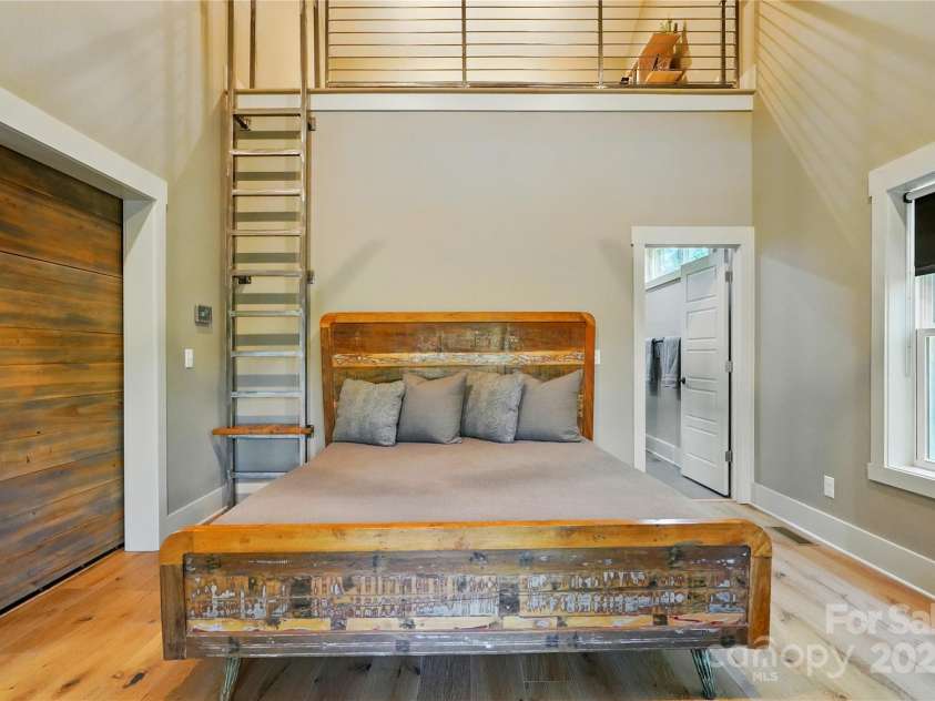 16525 Tulloch Road, Charlotte, NC 28278.  MLS# CAR4267483, YatesRealty ID 19120. This private sanctuary boasts a unique loft space, a huge walk-in closet with custom built-ins, and a spa-like bath designed for ultimate relaxation