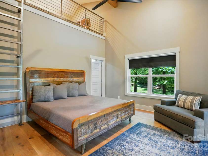 16525 Tulloch Road, Charlotte, NC 28278.  MLS# CAR4267483, YatesRealty ID 19120. Wake up to the glorious embrace of Lake Wylie in your luxurious primary suite