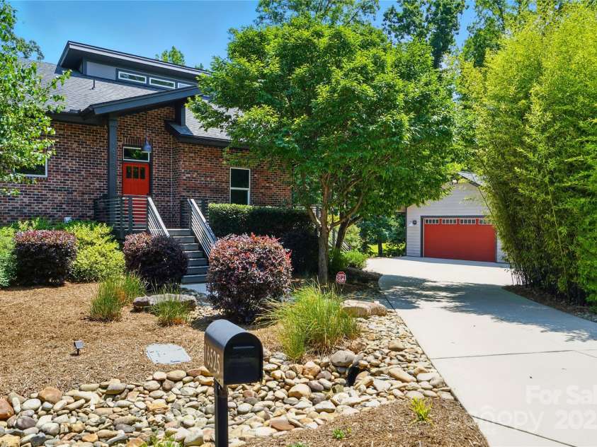 16525 Tulloch Road, Charlotte, NC 28278.  MLS# CAR4267483, YatesRealty ID 19120. Welcome to a one-of-a-kind, waterfront home that perfectly blends bold industrial design with modern luxury—all set against the stunning backdrop of Lake Wylie.
