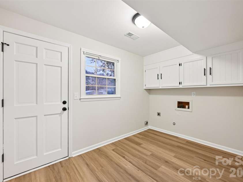 1104 Colony Court, Gastonia, NC 28056.  MLS# CAR4327362, YatesRealty ID 19121. 