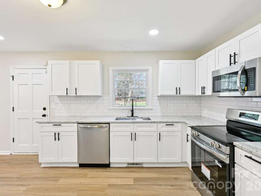 1104 Colony Court, Gastonia, NC 28056.  MLS# CAR4327362, YatesRealty ID 19121. 