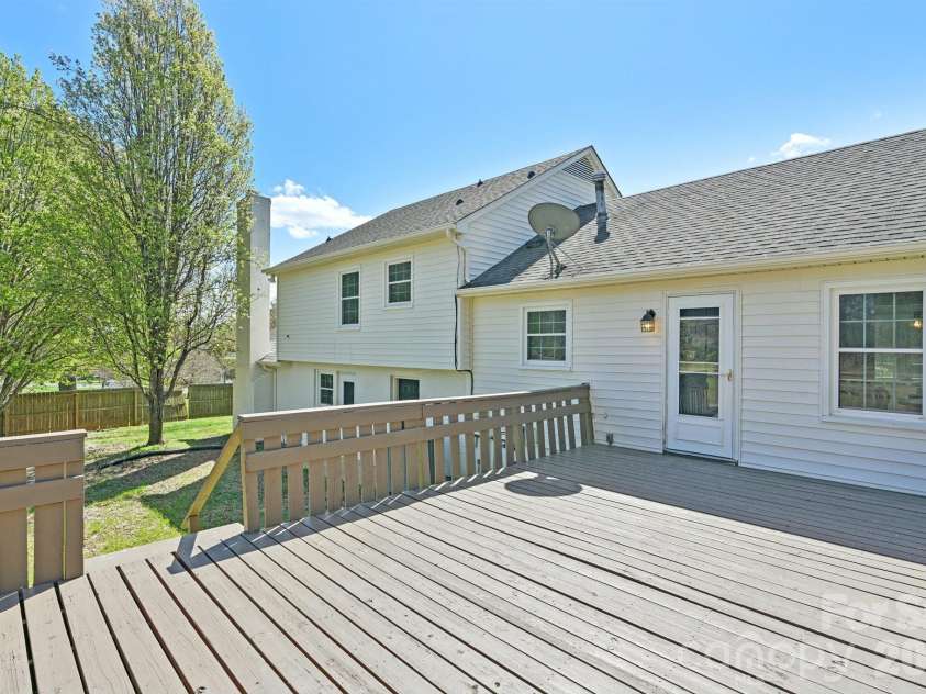 1104 Colony Court, Gastonia, NC 28056.  MLS# CAR4327362, YatesRealty ID 19121. 