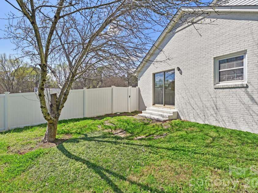 1104 Colony Court, Gastonia, NC 28056.  MLS# CAR4327362, YatesRealty ID 19121. 