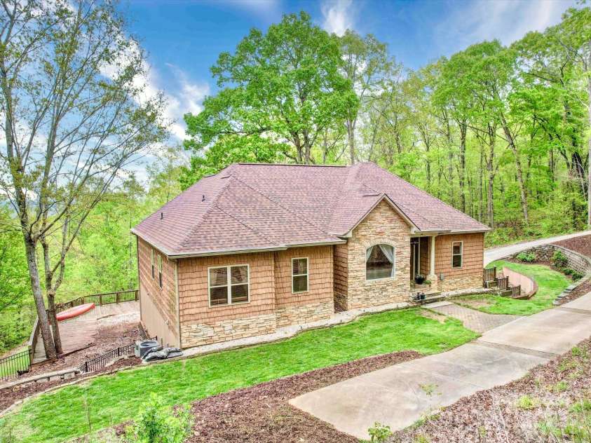 135 Boulder Ridge Drive, Denton, NC 27239.  MLS# CAR4244687, YatesRealty ID 19121. 