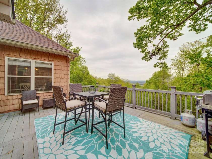 135 Boulder Ridge Drive, Denton, NC 27239.  MLS# CAR4244687, YatesRealty ID 19121. Deck off Livingroom