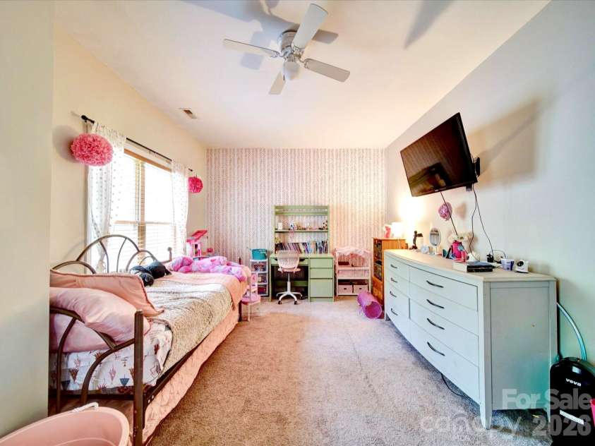 135 Boulder Ridge Drive, Denton, NC 27239.  MLS# CAR4244687, YatesRealty ID 19121. Flex room