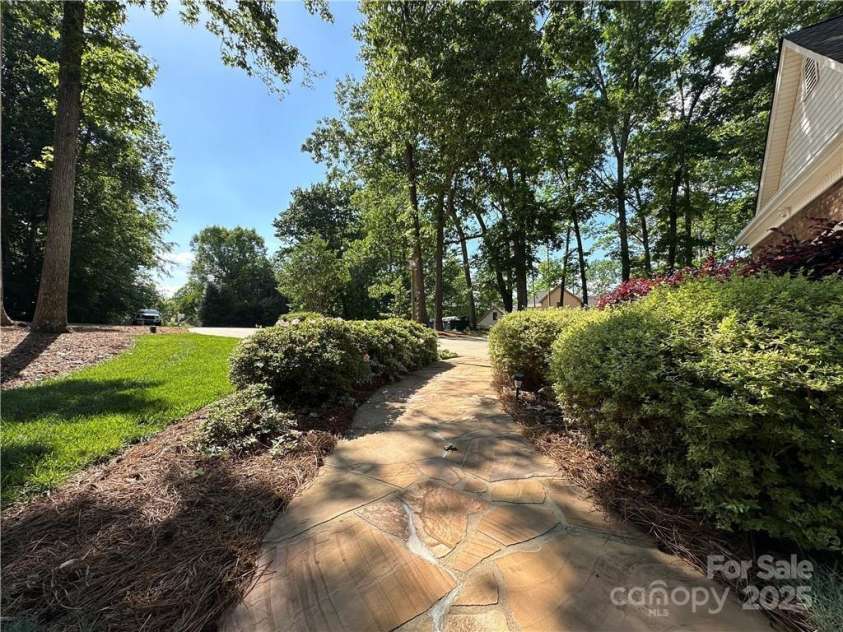 109 Rima Landing, Denton, NC 27239.  MLS# CAR4234129, YatesRealty ID 19122. 