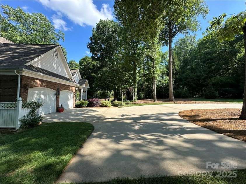 109 Rima Landing, Denton, NC 27239.  MLS# CAR4234129, YatesRealty ID 19122. 