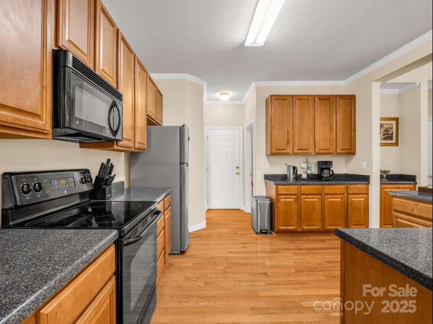 24 Yorktown Circle, Arden, NC 28704.  MLS# CAR4262895, YatesRealty ID 19123. 