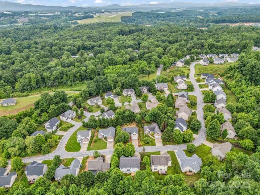 24 Yorktown Circle, Arden, NC 28704.  MLS# CAR4262895, YatesRealty ID 19123. 