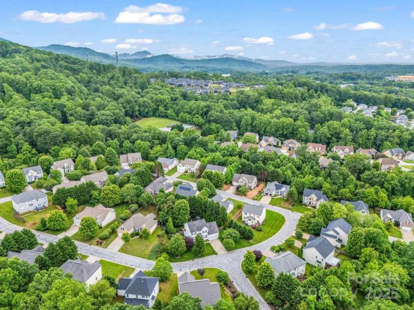 24 Yorktown Circle, Arden, NC 28704.  MLS# CAR4262895, YatesRealty ID 19123. 