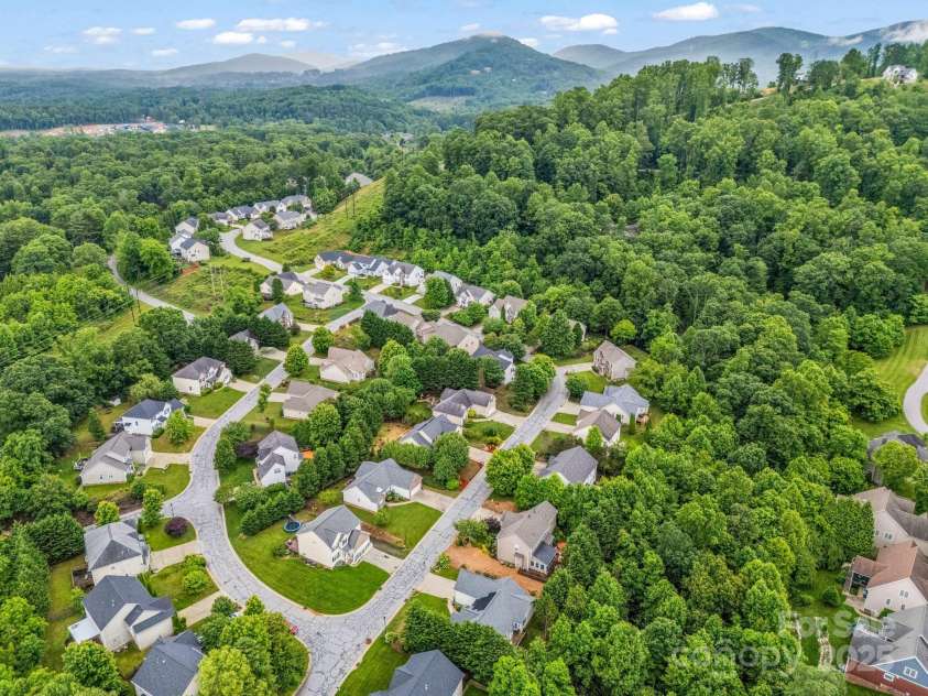 24 Yorktown Circle, Arden, NC 28704.  MLS# CAR4262895, YatesRealty ID 19123. 