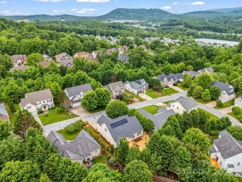 24 Yorktown Circle, Arden, NC 28704.  MLS# CAR4262895, YatesRealty ID 19123. 