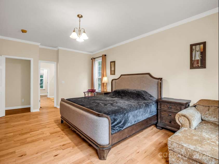 24 Yorktown Circle, Arden, NC 28704.  MLS# CAR4262895, YatesRealty ID 19123. First floor primary